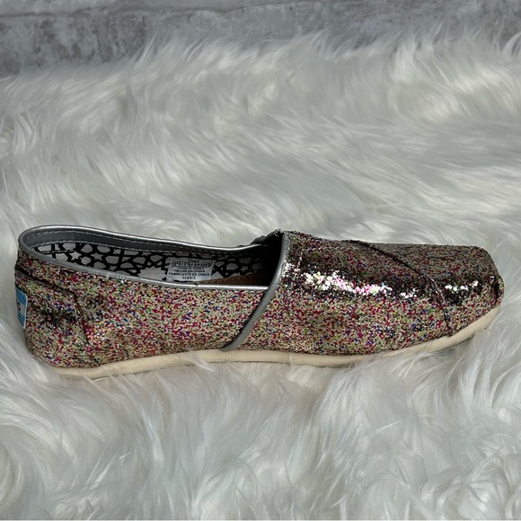 Tom’s red/green/silver and gold sparkle loafers size 6.5 - Picture 3 of 6